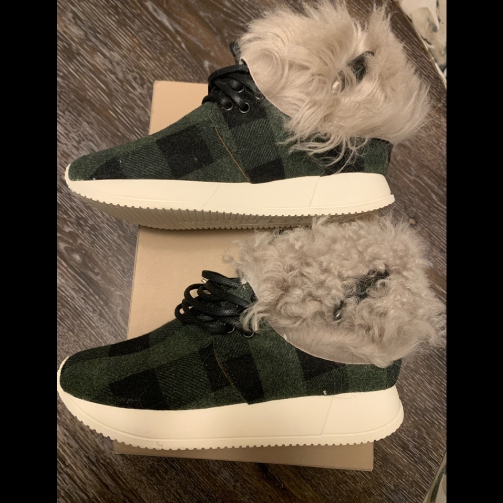 New Esseutesse Green Buffalo Plaid Fur Sneakers 37